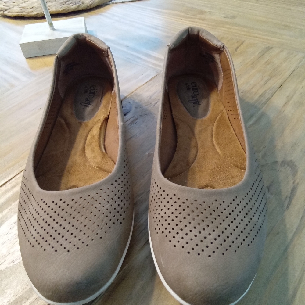 EuroSoft by Sofft Marisa Slip On Comfort Ballet Flats Size Tan Laser Cut Sz 7.5